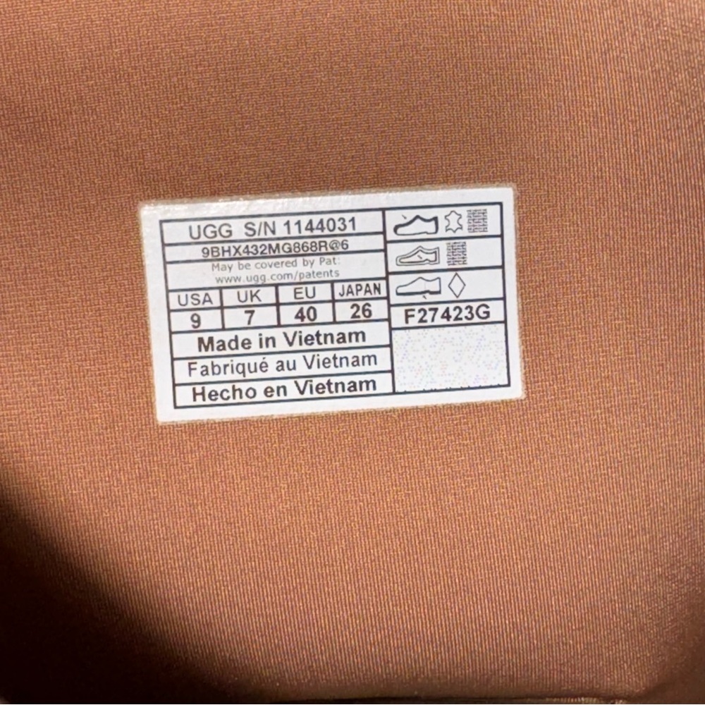 UGG Classic Dipper Boots in Chestnut  - Size - 9 .US - Picture 7 of 9